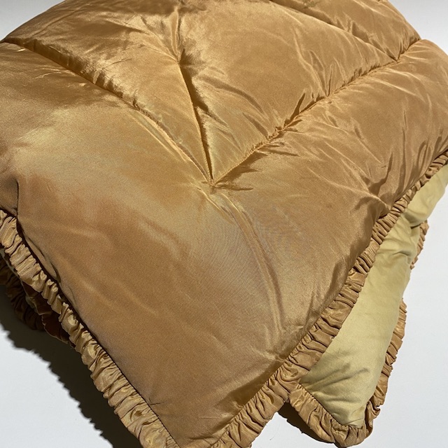 QUILT, Vintage Gold 2 Tone w Frill